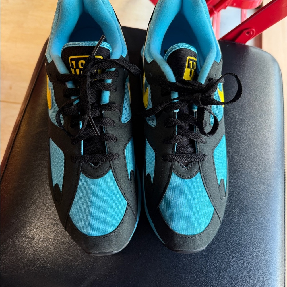 Nike Blue and Black Sneakers Sporty Design